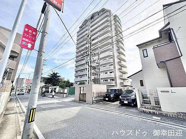 ■理想を叶える新しい暮らしの舞台■高いデザイン性と機能性を兼ね備えた住まい。ここで、家族の新しい物語が始まります。