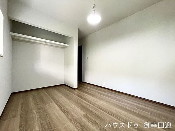 ■5.2帖洋室■心からリラックスできる静けさ、上質な眠りで、毎日をリセットします。明日への活力を養う空間です。