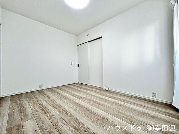 ■2階6帖洋室■心からリラックスできる静けさ、上質な眠りで、毎日をリセットします。明日への活力を養う空間です
