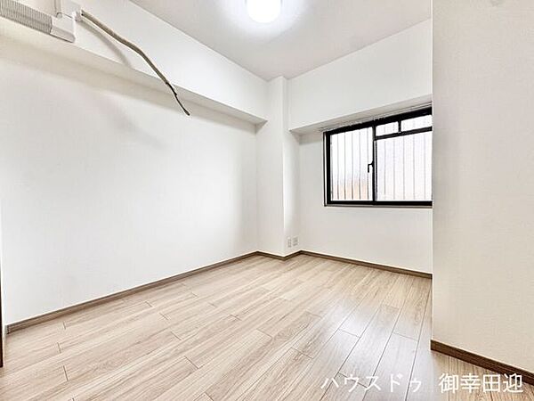 ■5.1帖洋室■心からリラックスできる静けさ、上質な眠りで、毎日をリセットします。明日への活力を養う空間です。