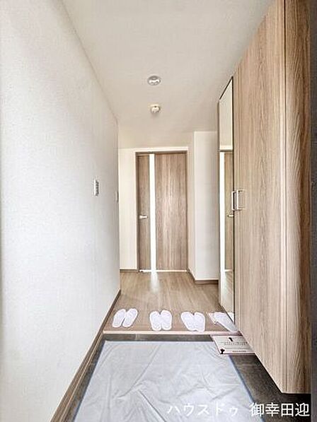 ■「しまう」が叶える美しい玄関■大容量のシューズボックスがあることでいつも整理された、気持ちの良い「家の顔」を保てます。