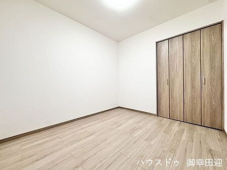 ■4.9帖洋室■心からリラックスできる静けさ、上質な眠りで、毎日をリセットします。明日への活力を養う空間です。