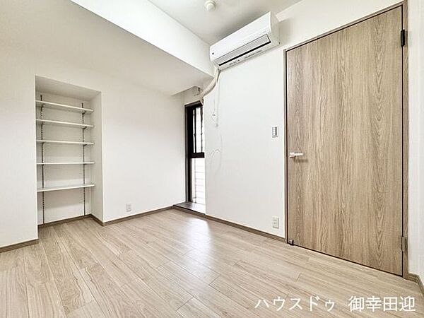 ■4.8帖洋室■寝室、書斎、趣味の部屋。家族の成長やライフスタイルに合わせ、様々な使い方ができる快適な空間です。