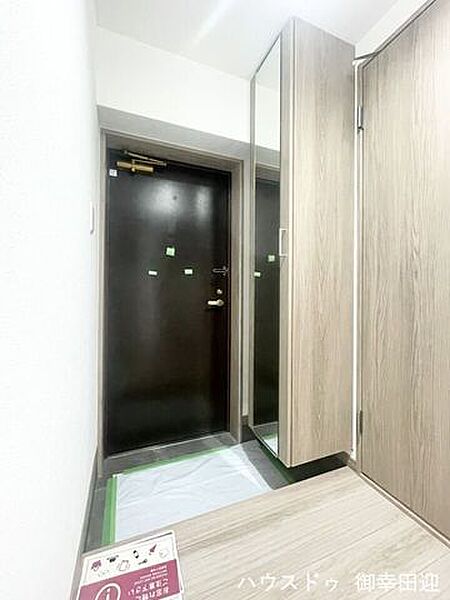 ■「ただいま」の安堵をくれる場所■訪れる人を迎え入れ、帰るたびにホッと一息つける、明るく機能的なエントランス。