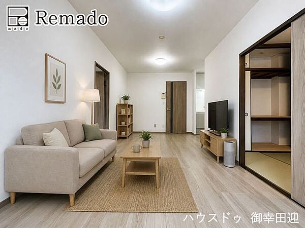 ■家族の笑顔が集う中心地■お気に入りの家具を迎え、窓からは心地の良い光が差し込みます。※ＣＧで家具を配置しています。