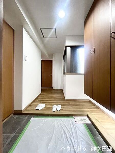 ■「しまう」が叶える美しい玄関■大容量のシューズボックスがあることでいつも整理された、気持ちの良い「家の顔」を保てます。
