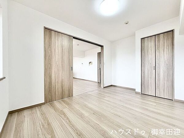 ■6.4帖洋室■心からリラックスできる静けさ、上質な眠りで、毎日をリセットします。明日への活力を養う空間です。