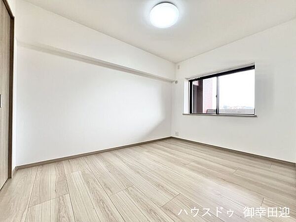 ■6.4帖洋室■心からリラックスできる静けさ、上質な眠りで、毎日をリセットします。明日への活力を養う空間です。