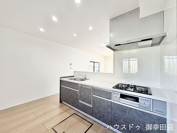 ■家族の「美味しい」が集まる舞台■高い機能性と美しいデザインを両立。料理する人も、待つ人も、笑顔になれる場所です。
