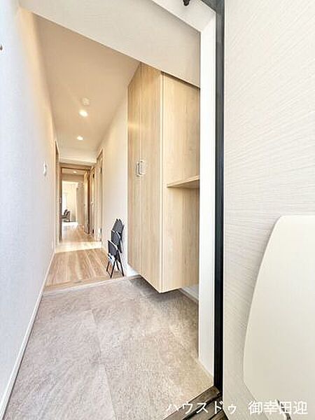 ■「しまう」が叶える美しい玄関■大容量のシューズボックスがあることでいつも整理された、気持ちの良い「家の顔」を保てます。