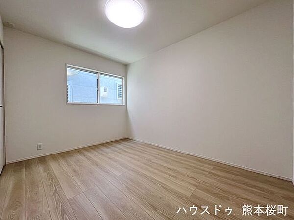 ■洋室(1)■寝室、書斎、趣味の部屋。家族の成長やライフスタイルに合わせ、様々な使い方ができる快適な空間です。