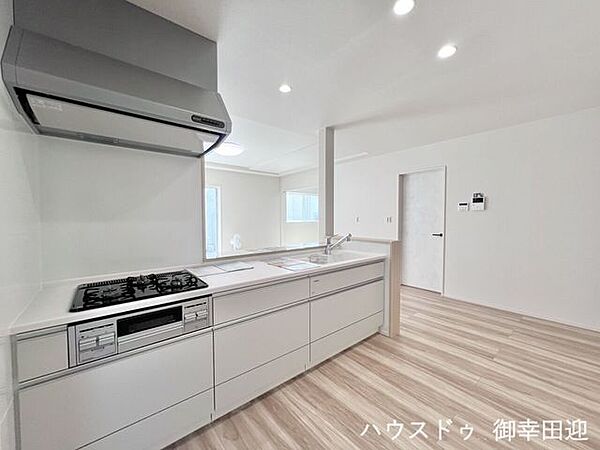 ■家族の「美味しい」が集まる舞台■高い機能性と美しいデザインを両立。料理する人も、待つ人も、笑顔になれる場所です。