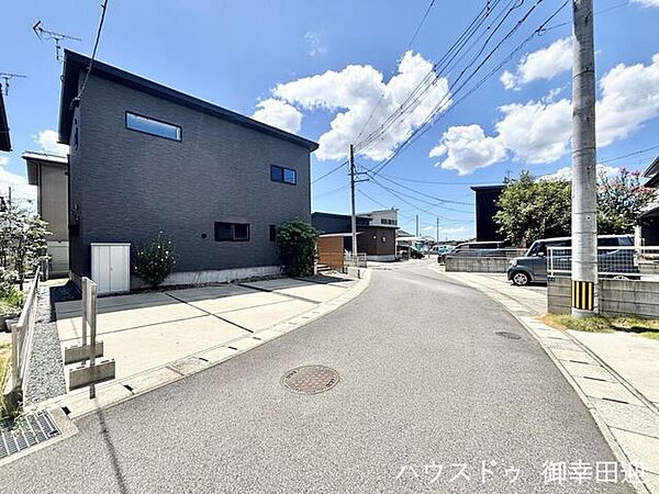 ■理想を叶える新しい暮らしの舞台■高いデザイン性と機能性を兼ね備えた住まい。ここで、家族の新しい物語が始まります。
