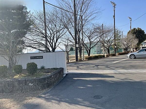 二岡中学校 2110m