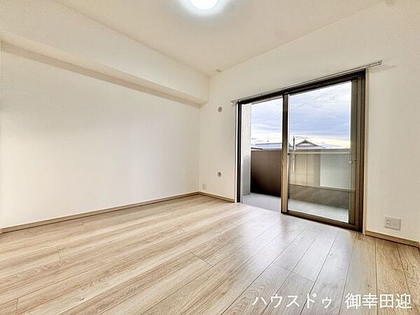 ■6.1帖洋室■心からリラックスできる静けさ、上質な眠りで、毎日をリセットします。明日への活力を養う空間です。