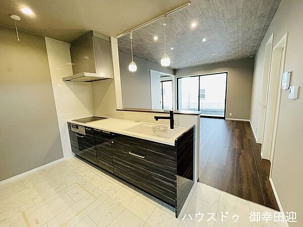 ■家族の「美味しい」が集まる舞台■高い機能性と美しいデザインを両立。料理する人も、待つ人も、笑顔になれる場所です。