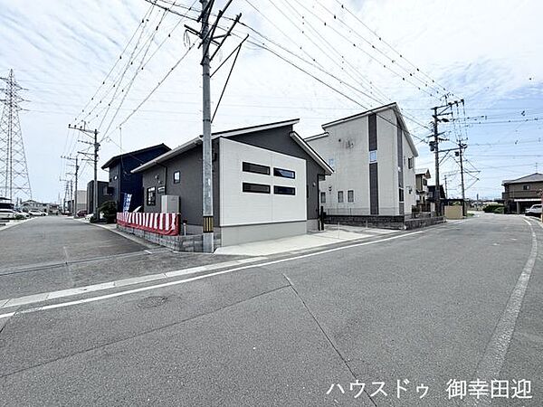 ■理想を叶える新しい暮らしの舞台■高いデザイン性と機能性を兼ね備えた住まい。ここで、家族の新しい物語が始まります。