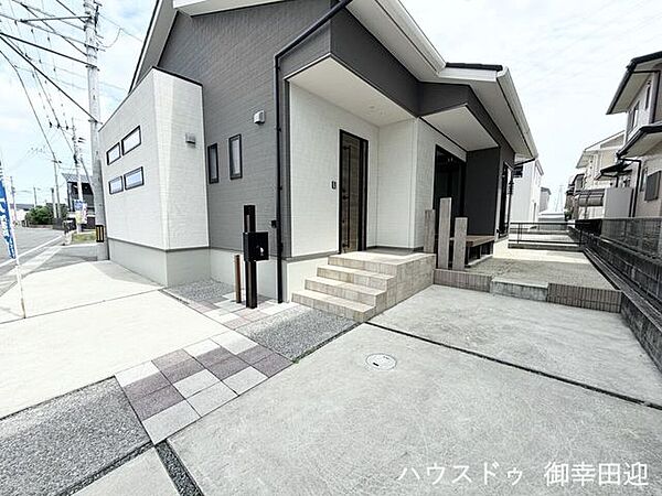 ■車と趣味の幅が広がる場所■単なる駐車スペースではない、洗車やタイヤ交換、DIYにも使える多目的な屋外スペースです。