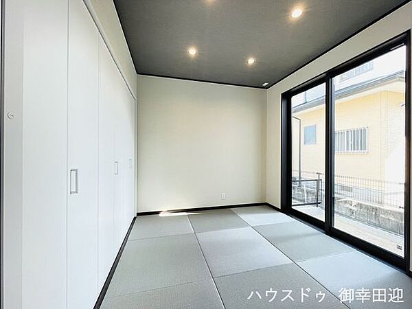 ■和室■ゲストをもてなし、昼寝や家事にも使える、畳のぬくもりが心地よい多目的万能スペース。