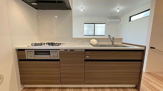 吊戸棚が無いため開放感があります!家族の動きも見ながら調理できますね!