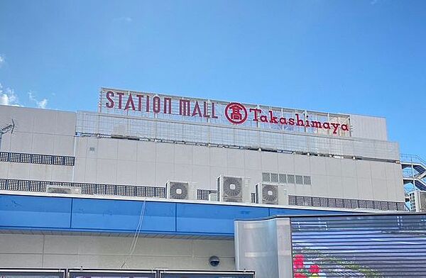 柏高島屋ステーションモールとして駅と高島屋が一体になった形です。 アパレルショップや食事を楽しめるステーションモールとなっています。 平日休日問わずお客様で賑わっています。 670m