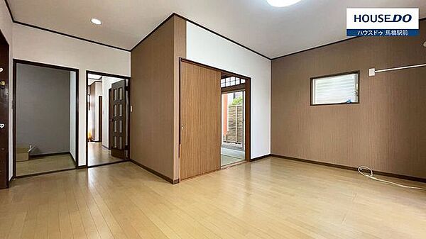 通風と採光を考慮した居心地の良いリビングは家族が自然と集まる空間になりますね