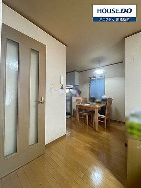 キッチンの横にダイニングテーブルが置け、配膳がスムーズに行えるのも魅力ですね