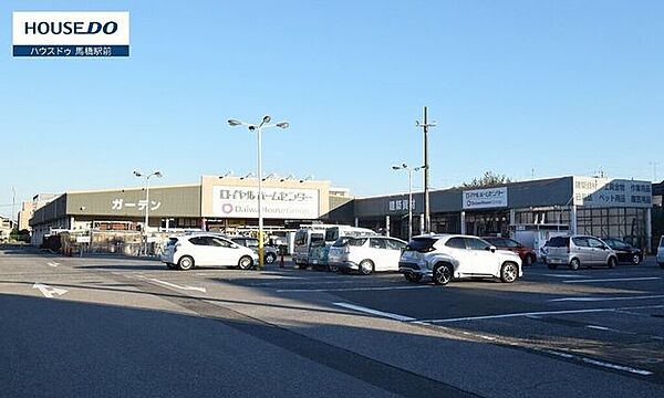 ロイヤルホームセンター南増尾店駐車場も広く、野菜や花等の苗も多いかなと思います。店内も広くどこに何があるのか比較的わかりやすいです。外に精米機があります。 1100m