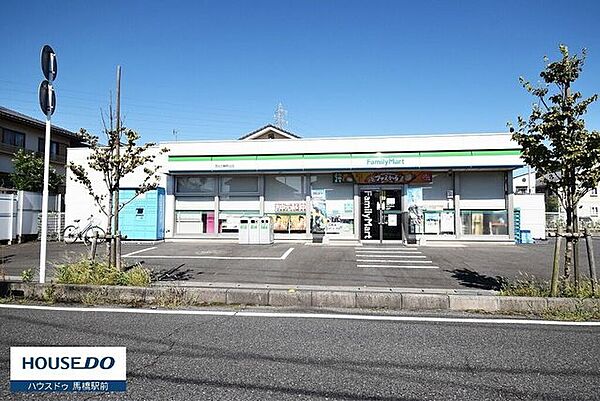 ファミリーマート流山三輪野山店「ファミチキ」の愛称で一躍有名になった骨なしフライドチキンは、コンビニチキンブームに火をつけたと言っても過言ではないほどの人気です。 370m