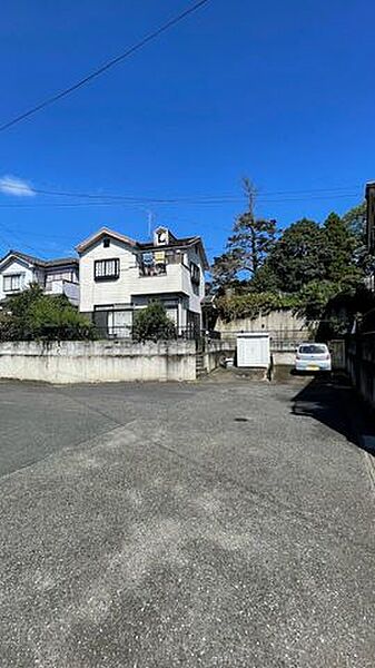 ゆとりある道路幅で、のびのびとした暮らしが叶います！