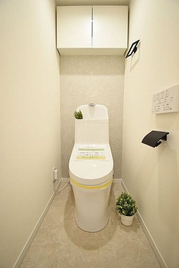 ホワイトで統一したトイレは、広々としていて気持ちがいいですね。