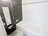 浴室：掲載写真は同型モデルを掲載しており実際のお部屋と仕様等が異なる場合、現況を優先とさせていただきます。
