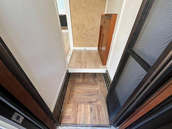 玄関内をCF施工で綺麗に仕上げました