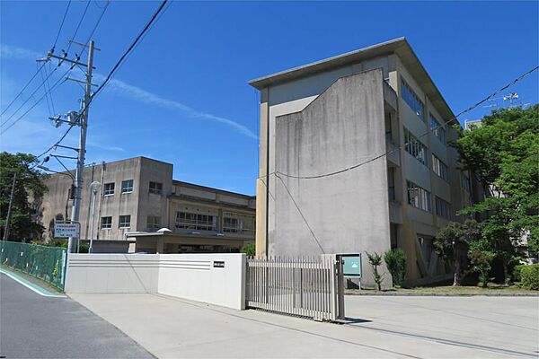 交野市立第三中学校（944m）
