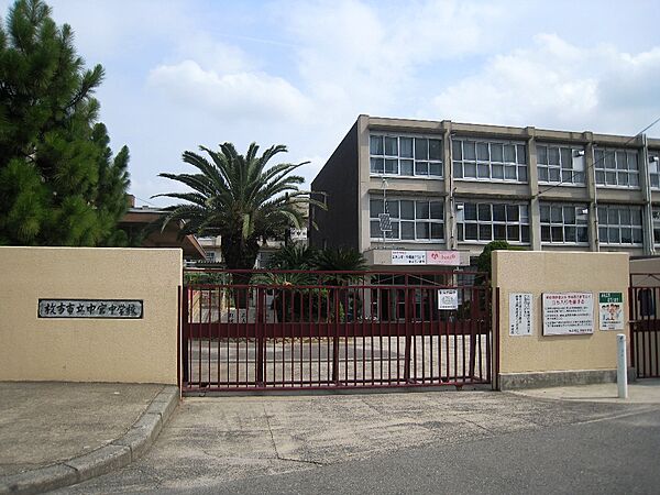 枚方市立中宮中学校（1893m）