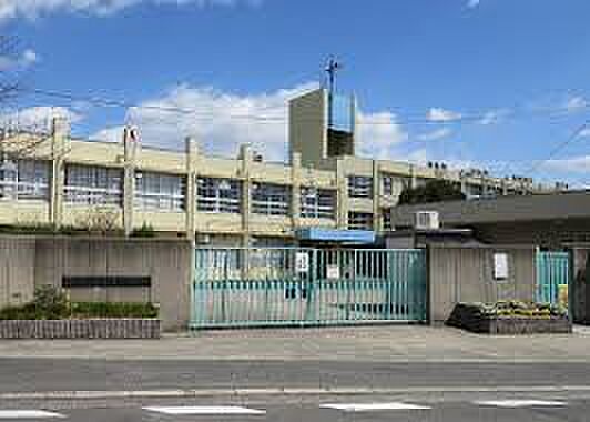 枚方市立東香里小学校（308m）
