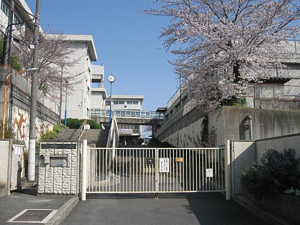 寝屋川市立第十中学校（1060m）