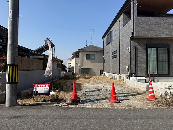 外観：327002222735