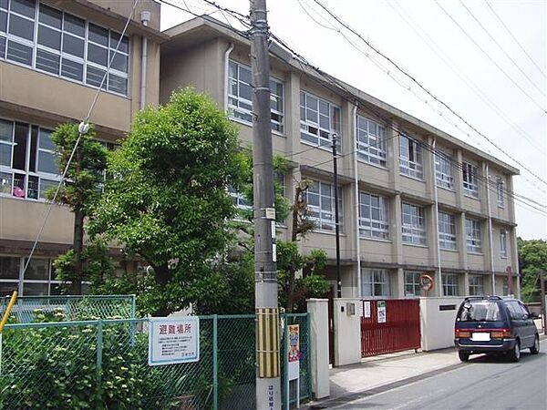 枚方市立桜丘小学校（560m）