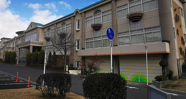 認定こども園勝山愛和香里ヶ丘幼稚園（823m）