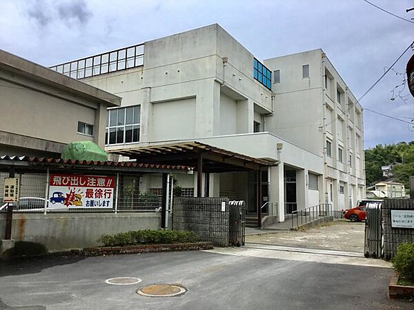 奈良市立富雄南小学校（990m）