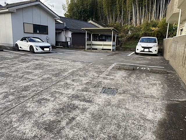 8 / 9
