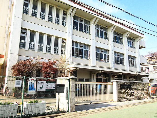 神戸市立福住小学校（648m）