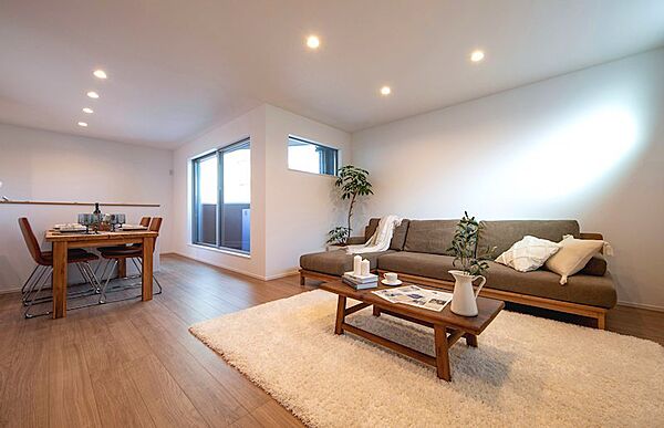 【建物プラン例】価格：2480万円、建物面積：117.99m2、間取：3LDK