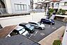 駐車場：敷地内にございます、共用の駐車スペース
