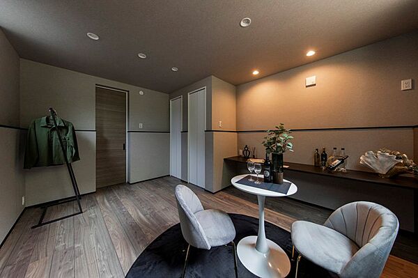 【建物プラン例】建物金額:3，500万円建物面積：211.80m2、間取：4LDK＋S.I.C