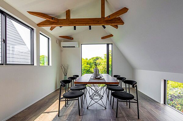 【建物プラン例】建物金額:3，500万円建物面積：211.80m2、間取：4LDK＋S.I.C