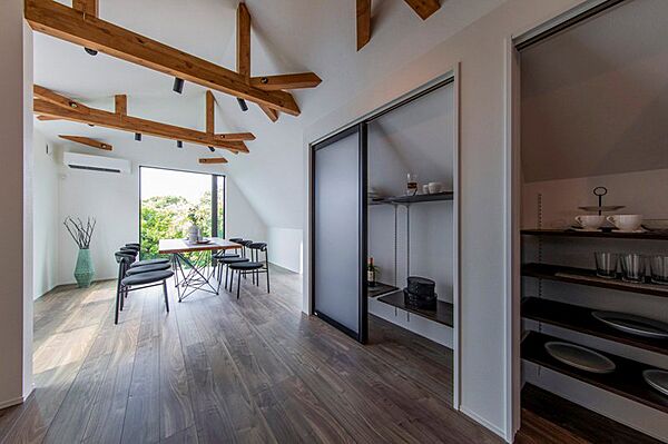 【建物プラン例】建物金額:3，500万円建物面積：211.80m2、間取：4LDK＋S.I.C