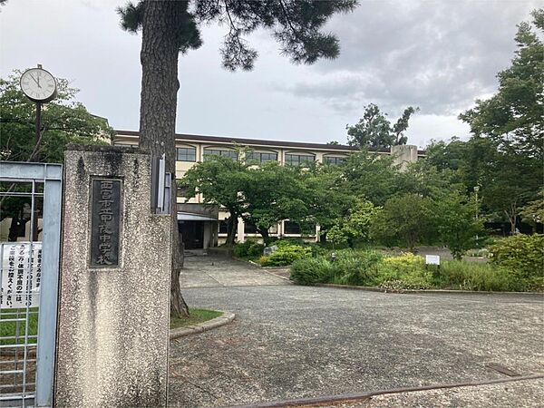 西宮市立甲陵中学校（850m）