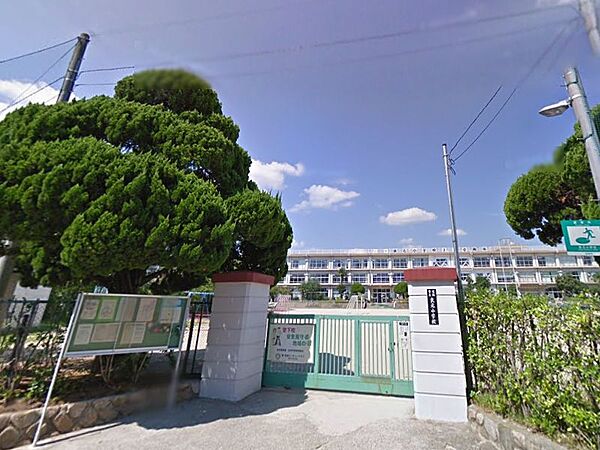 宝塚市立良元小学校（900m）